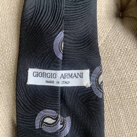 Giorgio Armani Silk Tie Made in Italy Black with Grey pattern - Picture 2 of 15